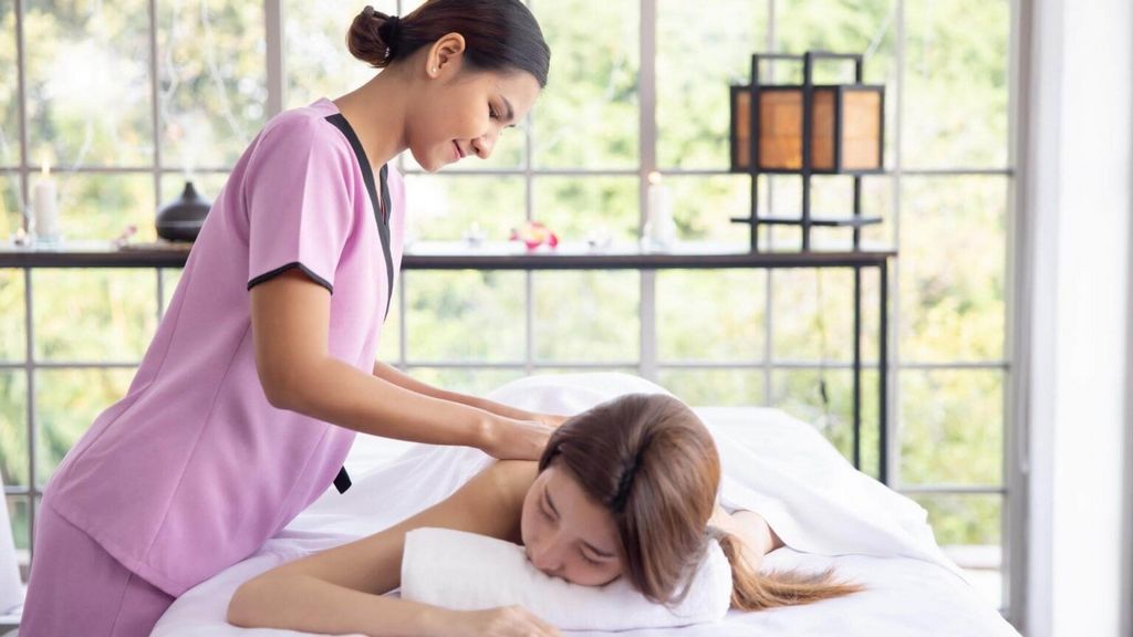 Complete Body Massage: What Is It and What to Expect Complete Body Massage: What Is It and What to Expect